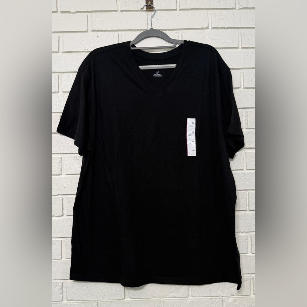 Men’s Goodfellow Black V-neck tee. Size XXL. NWT